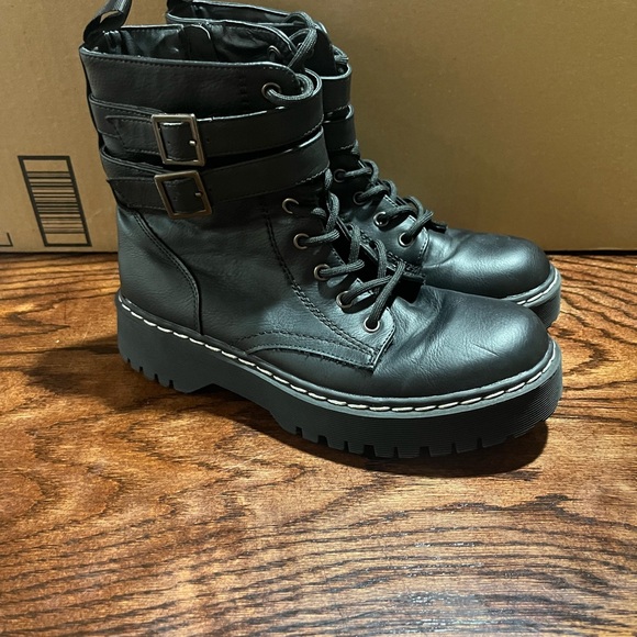 XOXO Shoes - XOXO Womens Hailee Ankle Boot Combat Black 7 XO222590